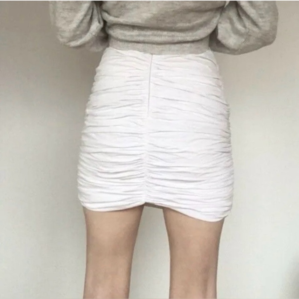 Aritzia Babaton Prest Ruched White Skirt Size 00 - Picture 3 of 9